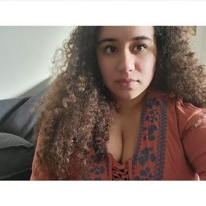 Meet your Posher, Julissa marie